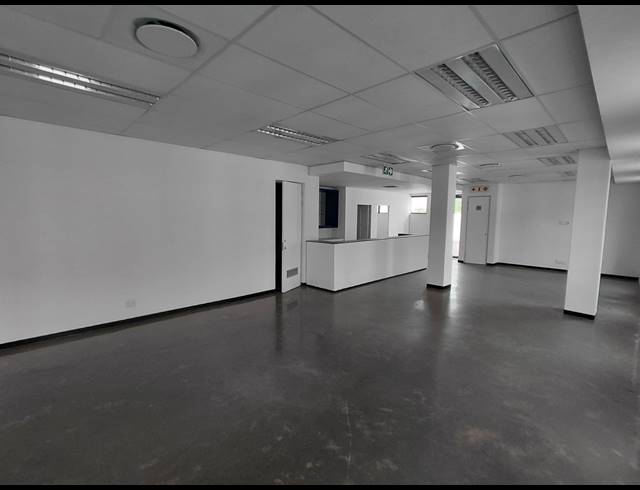 273M² OFFICE TO LET IN BRYANSTON